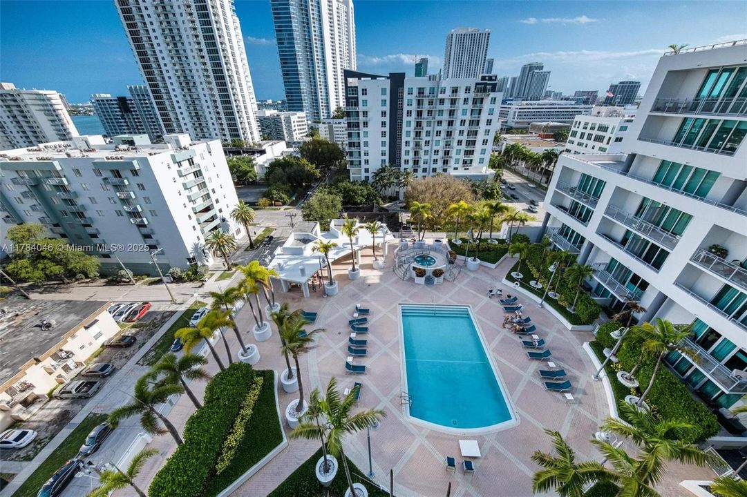 Recently Rented: $3,400 (2 beds, 2 baths, 1036 Square Feet)