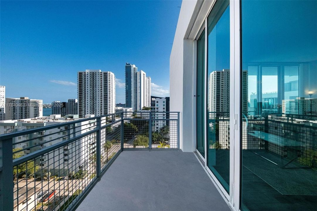 Recently Rented: $3,400 (2 beds, 2 baths, 1036 Square Feet)