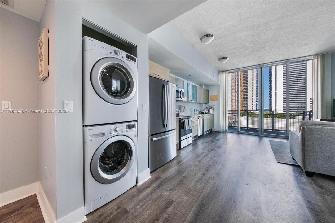 Recently Rented: $3,400 (2 beds, 2 baths, 1036 Square Feet)