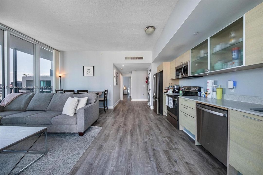 Recently Rented: $3,400 (2 beds, 2 baths, 1036 Square Feet)