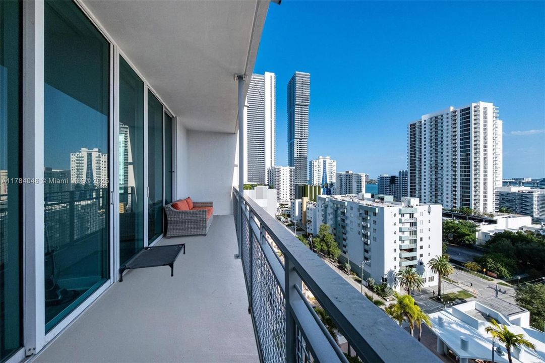 Recently Rented: $3,400 (2 beds, 2 baths, 1036 Square Feet)