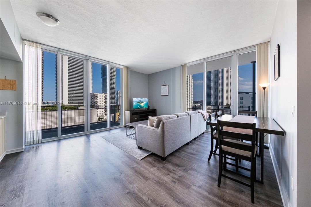 Recently Rented: $3,400 (2 beds, 2 baths, 1036 Square Feet)