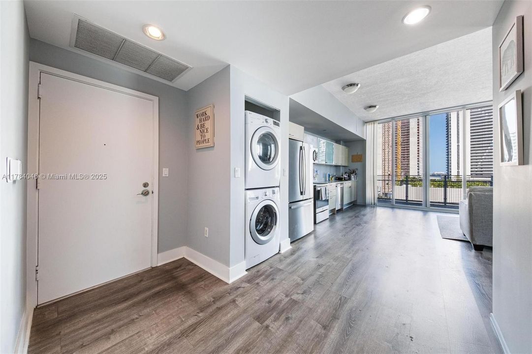 Recently Rented: $3,400 (2 beds, 2 baths, 1036 Square Feet)