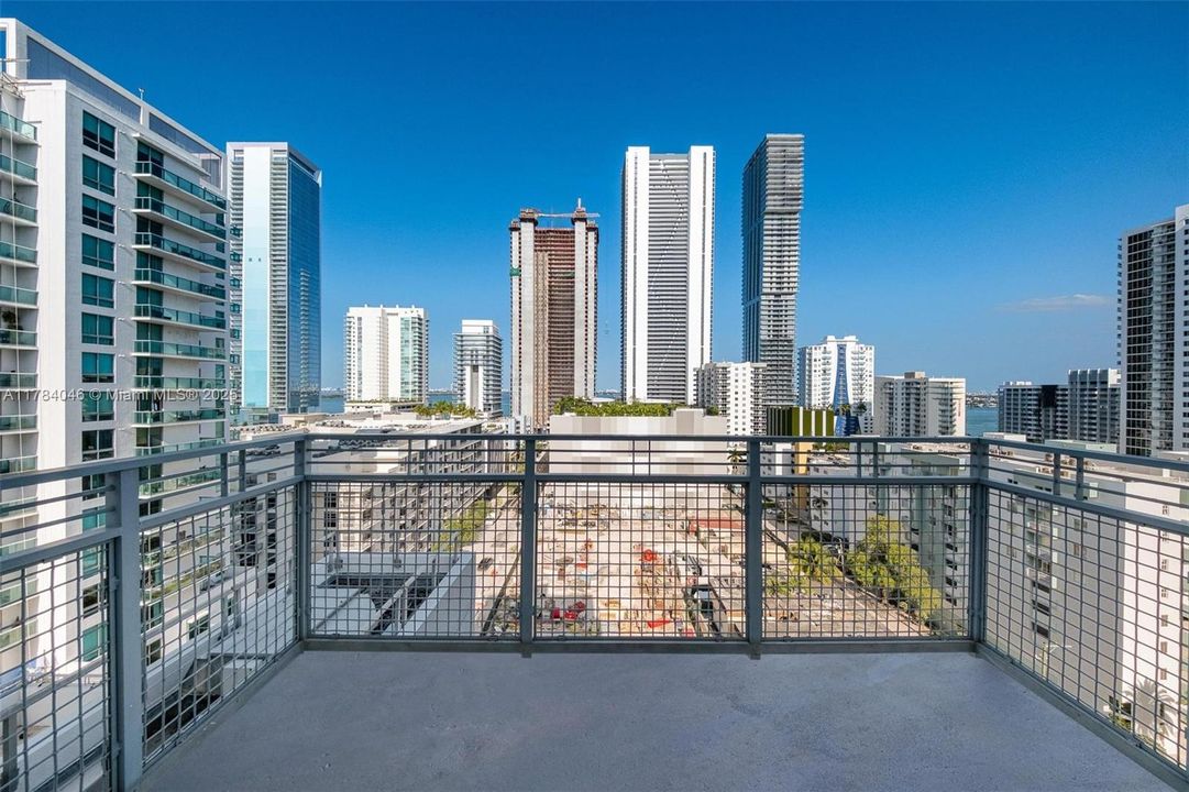 Recently Rented: $3,400 (2 beds, 2 baths, 1036 Square Feet)