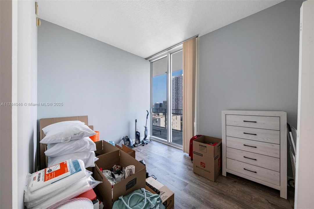 Recently Rented: $3,400 (2 beds, 2 baths, 1036 Square Feet)