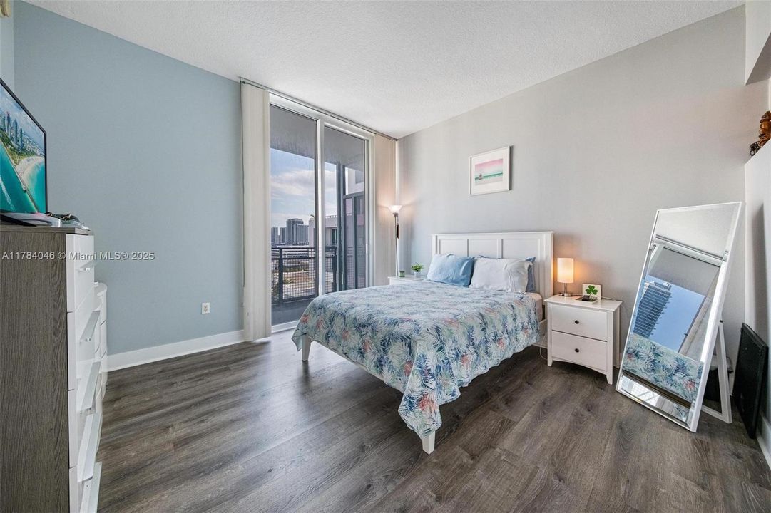 Recently Rented: $3,400 (2 beds, 2 baths, 1036 Square Feet)