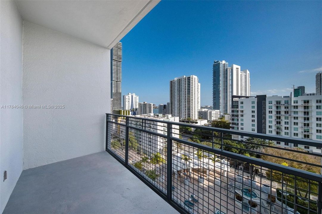 Recently Rented: $3,400 (2 beds, 2 baths, 1036 Square Feet)