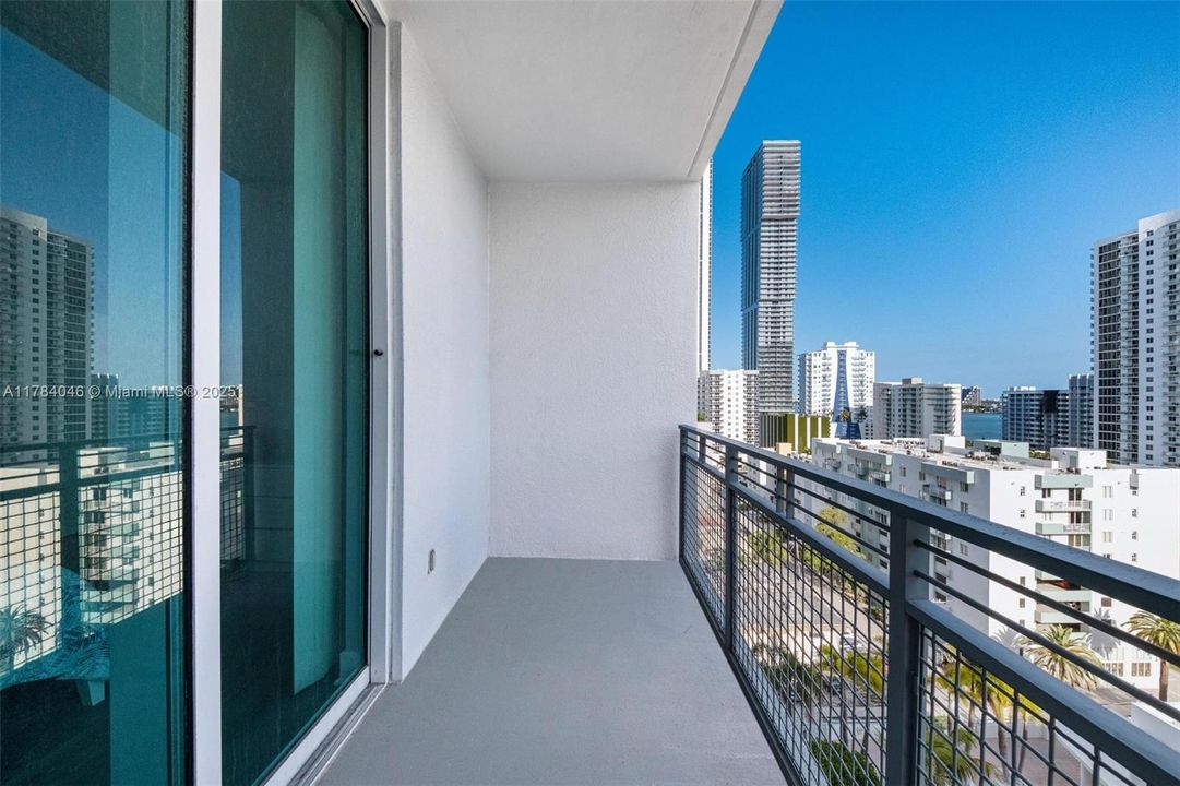 Recently Rented: $3,400 (2 beds, 2 baths, 1036 Square Feet)