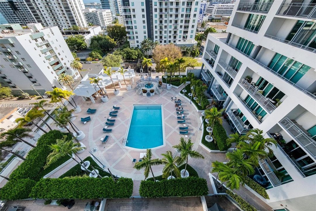 Recently Rented: $3,400 (2 beds, 2 baths, 1036 Square Feet)