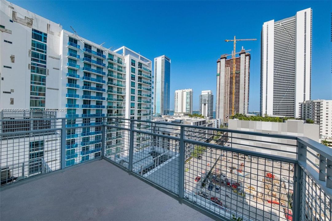 Recently Rented: $3,400 (2 beds, 2 baths, 1036 Square Feet)