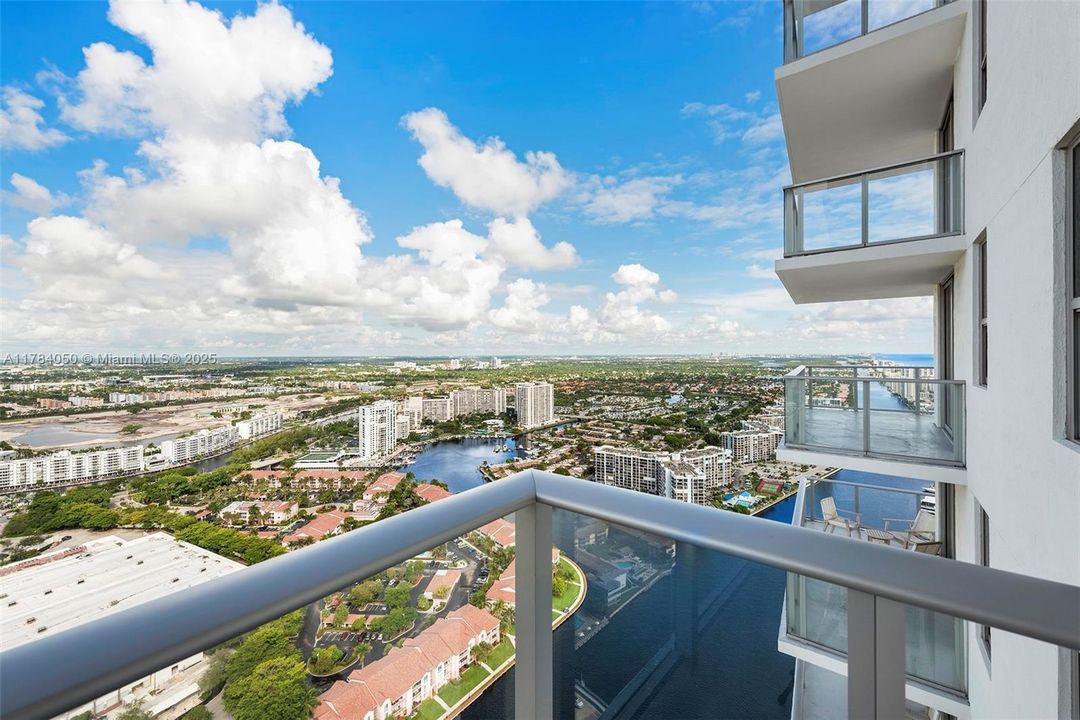 Vendido Recientemente: $840,000 (3 camas, 2 baños, 1129 Pies cuadrados)