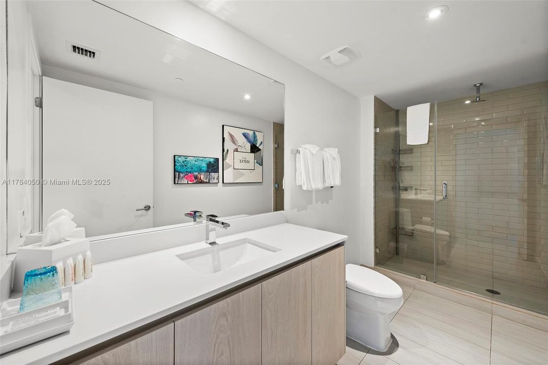 Vendido Recientemente: $840,000 (3 camas, 2 baños, 1129 Pies cuadrados)