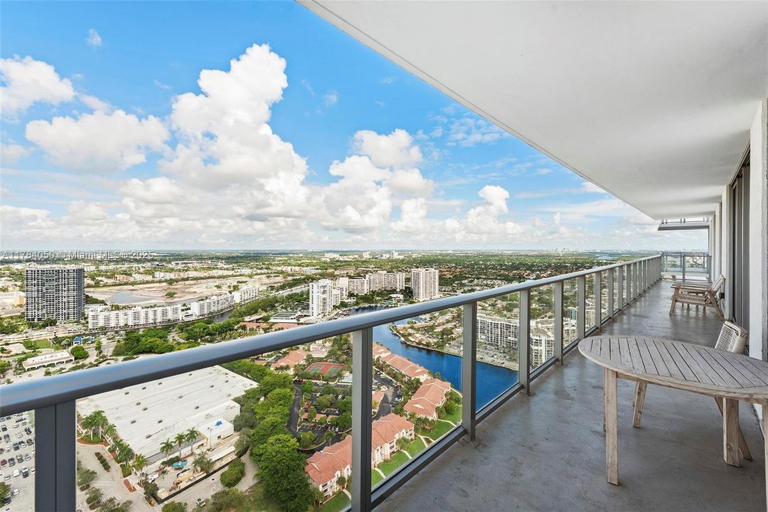 Vendido Recientemente: $840,000 (3 camas, 2 baños, 1129 Pies cuadrados)