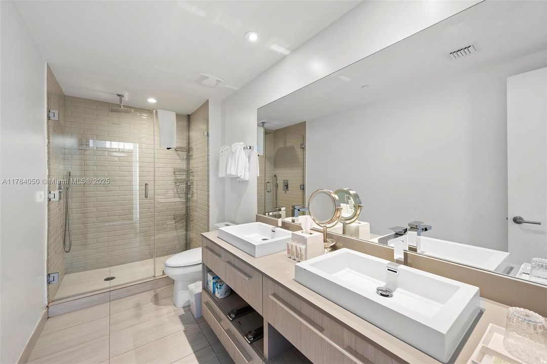 Vendido Recientemente: $840,000 (3 camas, 2 baños, 1129 Pies cuadrados)