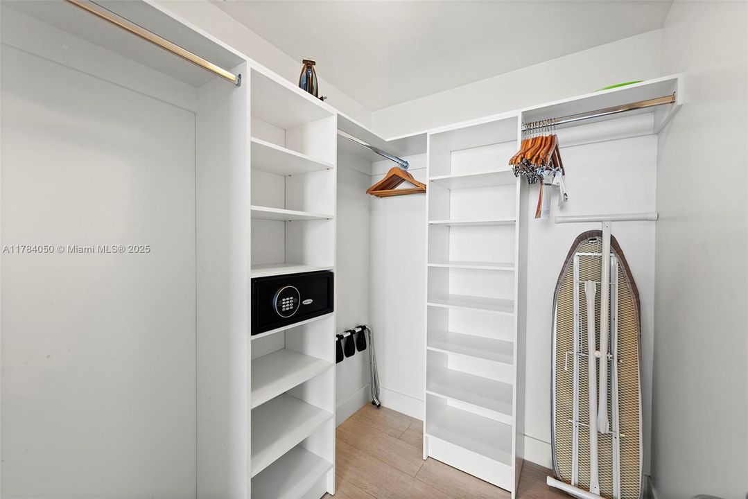 Vendido Recientemente: $840,000 (3 camas, 2 baños, 1129 Pies cuadrados)