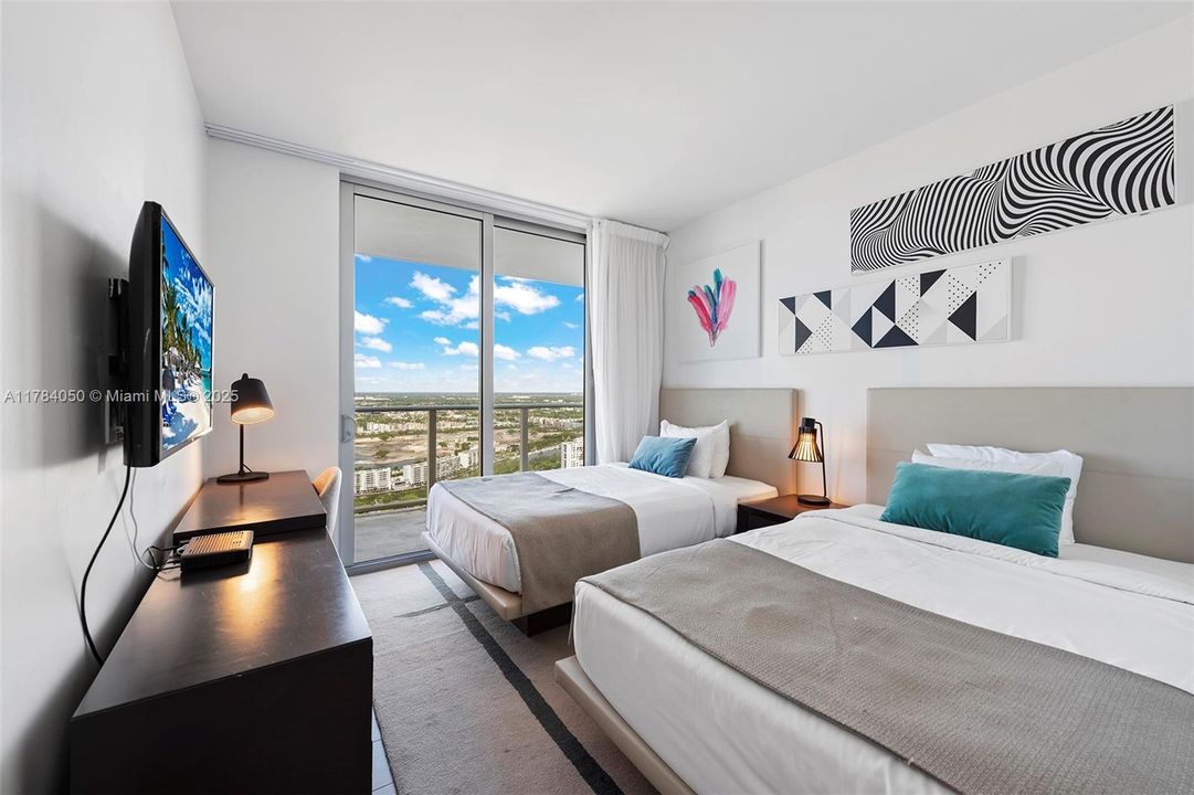 Vendido Recientemente: $840,000 (3 camas, 2 baños, 1129 Pies cuadrados)