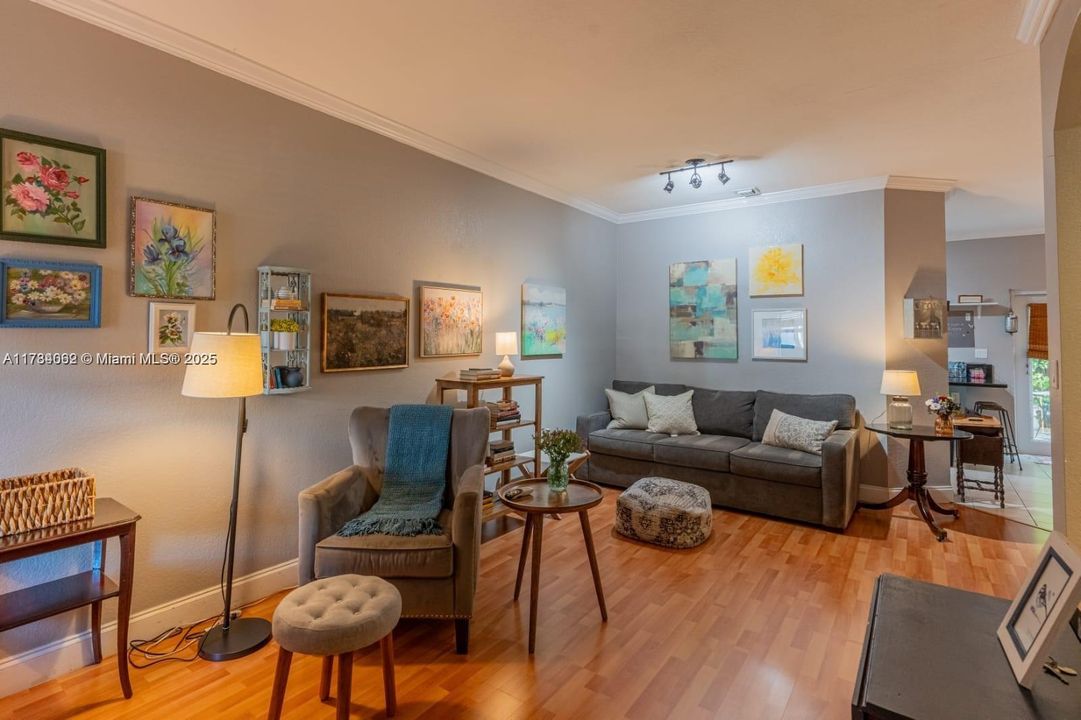 Недавно продано: $430,000 (3 спален, 2 ванн, 1416 Квадратных фут)