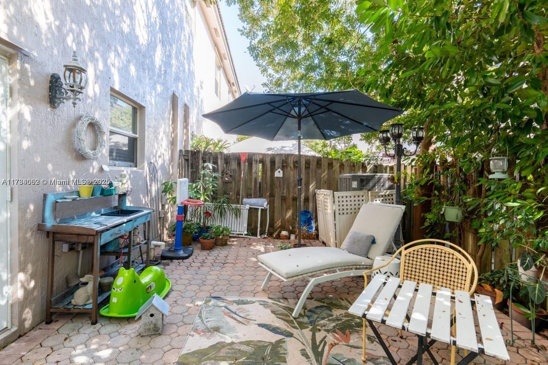 Недавно продано: $430,000 (3 спален, 2 ванн, 1416 Квадратных фут)