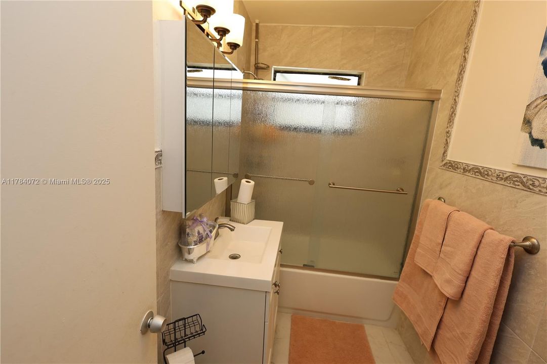 Recently Sold: $520,000 (4 beds, 3 baths, 1396 Square Feet)