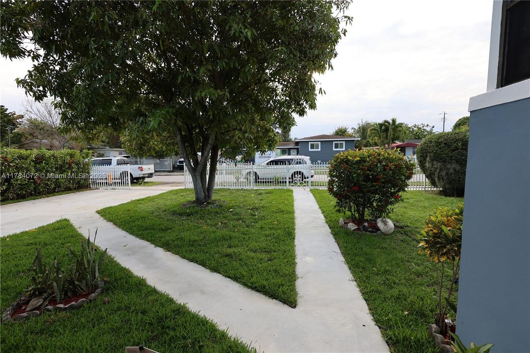 Recently Sold: $520,000 (4 beds, 3 baths, 1396 Square Feet)