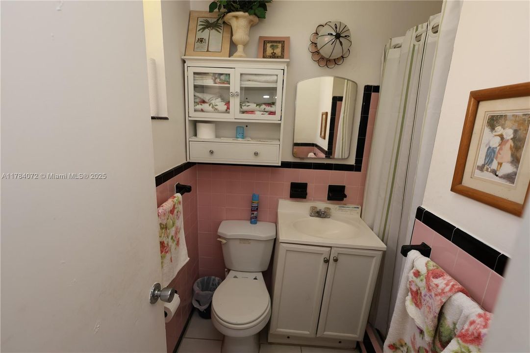 Recently Sold: $520,000 (4 beds, 3 baths, 1396 Square Feet)