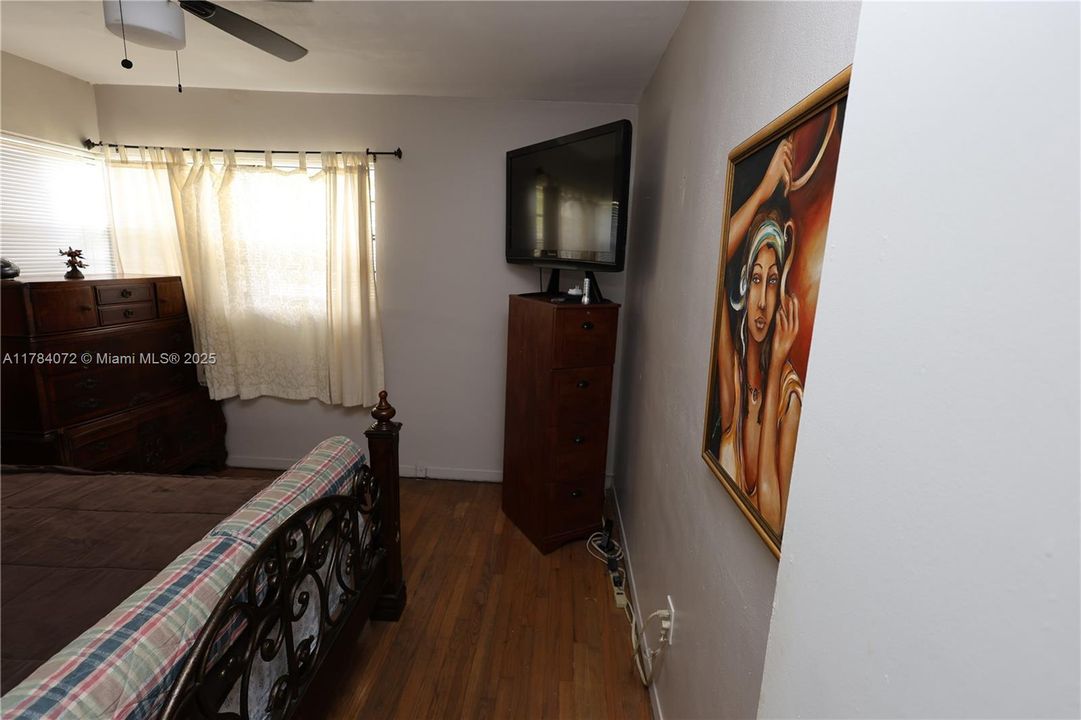 Recently Sold: $520,000 (4 beds, 3 baths, 1396 Square Feet)