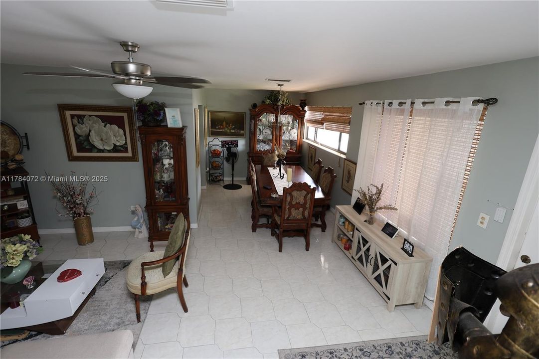 Recently Sold: $520,000 (4 beds, 3 baths, 1396 Square Feet)