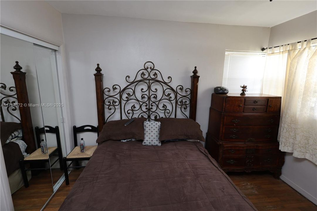 Recently Sold: $520,000 (4 beds, 3 baths, 1396 Square Feet)