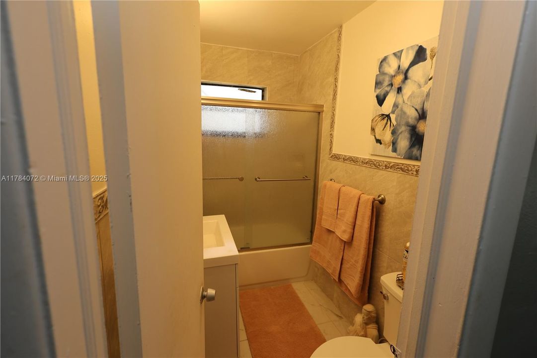 Recently Sold: $520,000 (4 beds, 3 baths, 1396 Square Feet)