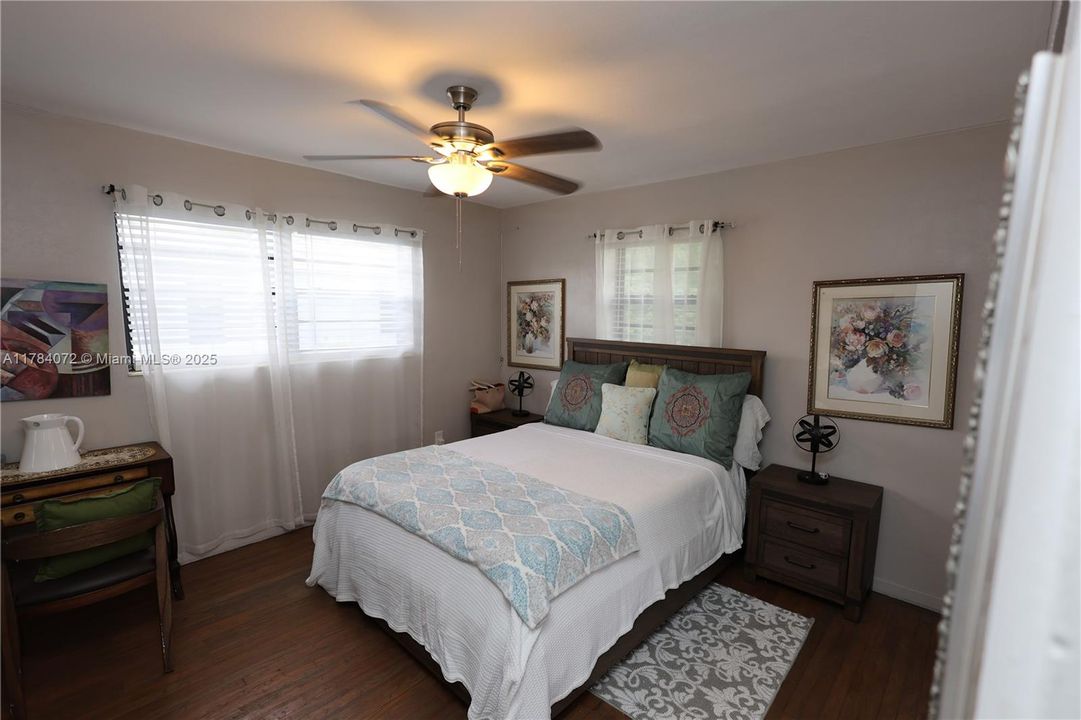 Recently Sold: $520,000 (4 beds, 3 baths, 1396 Square Feet)