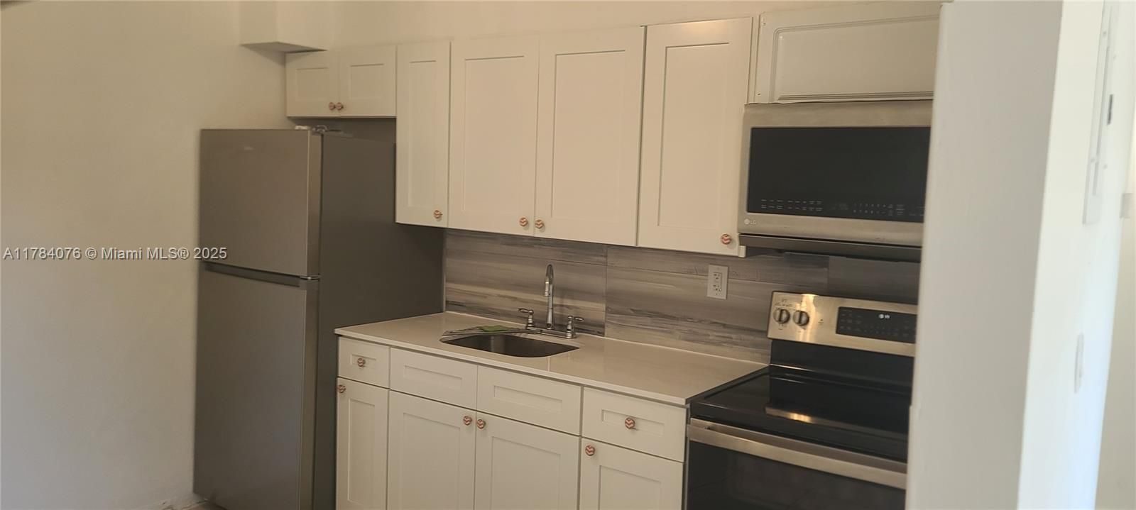 最近租的: $1,700 (2 贝兹, 1 浴室, 3380 平方英尺)