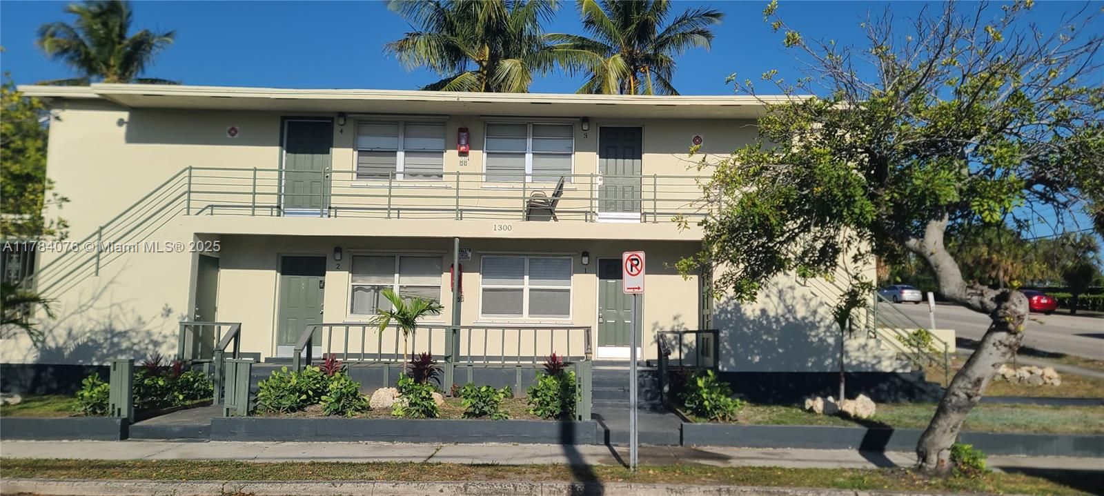 最近租的: $1,700 (2 贝兹, 1 浴室, 3380 平方英尺)