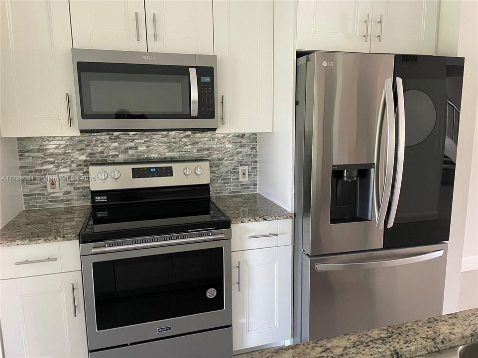 updated with new oven and new refrigerator