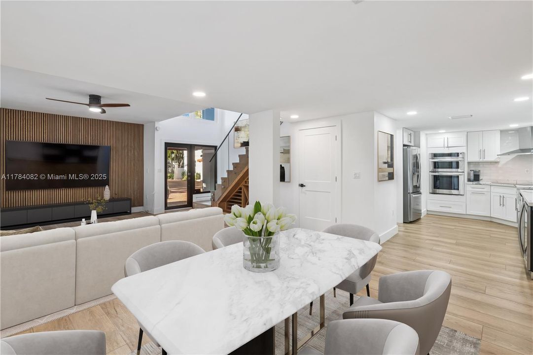 最近售出: $1,299,000 (3 贝兹, 2 浴室, 1637 平方英尺)