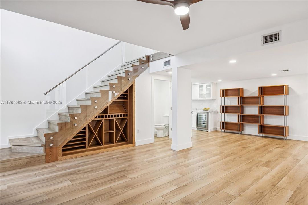 最近售出: $1,299,000 (3 贝兹, 2 浴室, 1637 平方英尺)