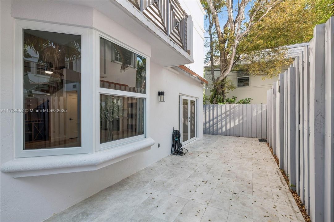 最近售出: $1,299,000 (3 贝兹, 2 浴室, 1637 平方英尺)