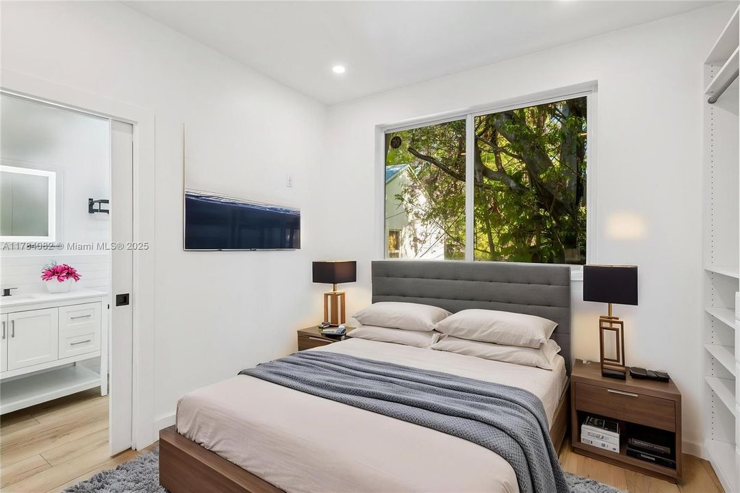 最近售出: $1,299,000 (3 贝兹, 2 浴室, 1637 平方英尺)