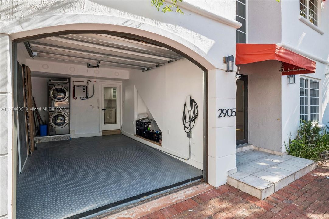 最近售出: $1,299,000 (3 贝兹, 2 浴室, 1637 平方英尺)