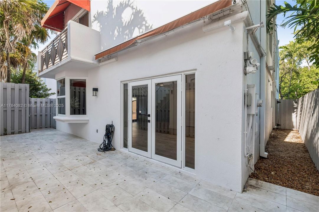 最近售出: $1,299,000 (3 贝兹, 2 浴室, 1637 平方英尺)