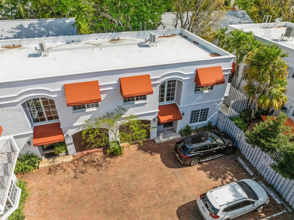 最近售出: $1,299,000 (3 贝兹, 2 浴室, 1637 平方英尺)