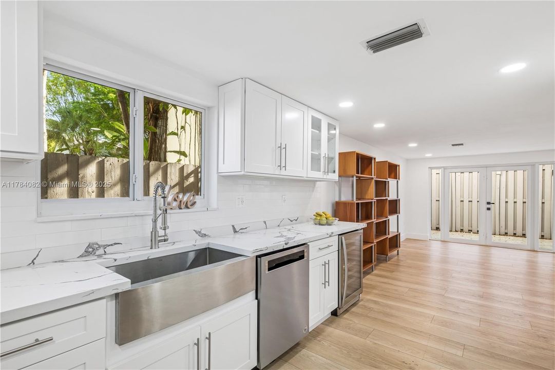 最近售出: $1,299,000 (3 贝兹, 2 浴室, 1637 平方英尺)