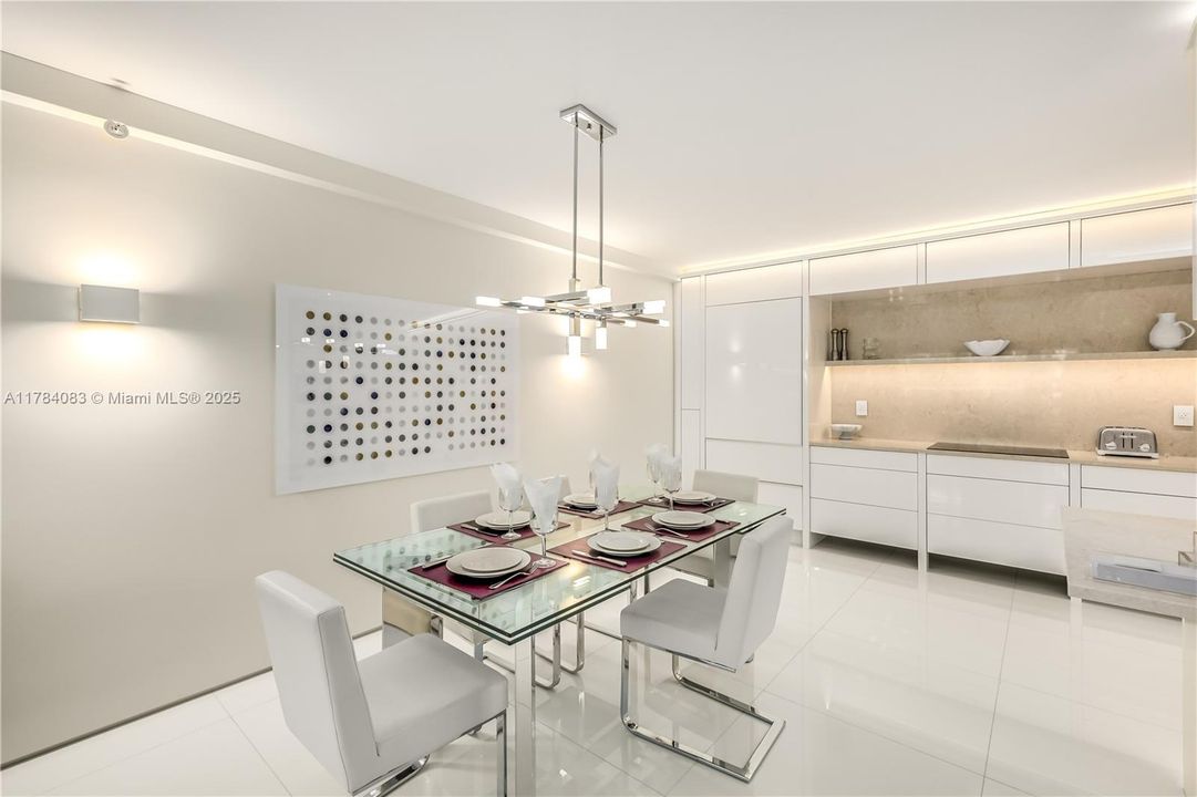 Vendido Recientemente: $2,200,000 (2 camas, 2 baños, 2060 Pies cuadrados)