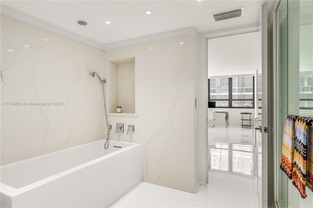 Vendido Recientemente: $2,200,000 (2 camas, 2 baños, 2060 Pies cuadrados)