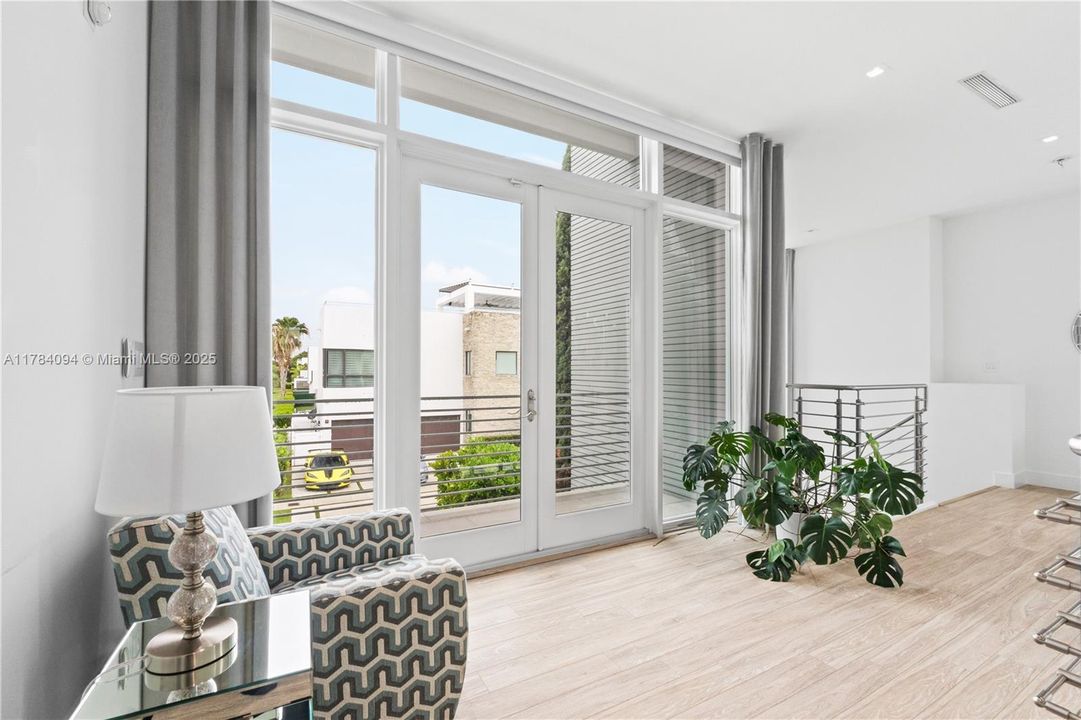 Недавно продано: $2,395,000 (5 спален, 5 ванн, 3911 Квадратных фут)