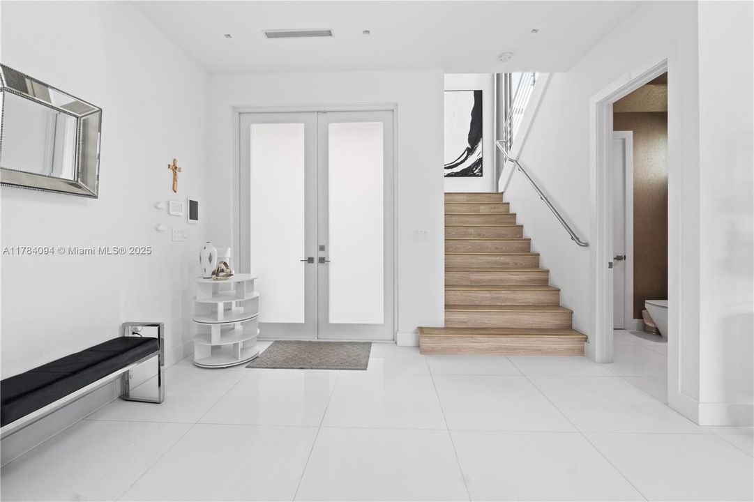 Недавно продано: $2,395,000 (5 спален, 5 ванн, 3911 Квадратных фут)