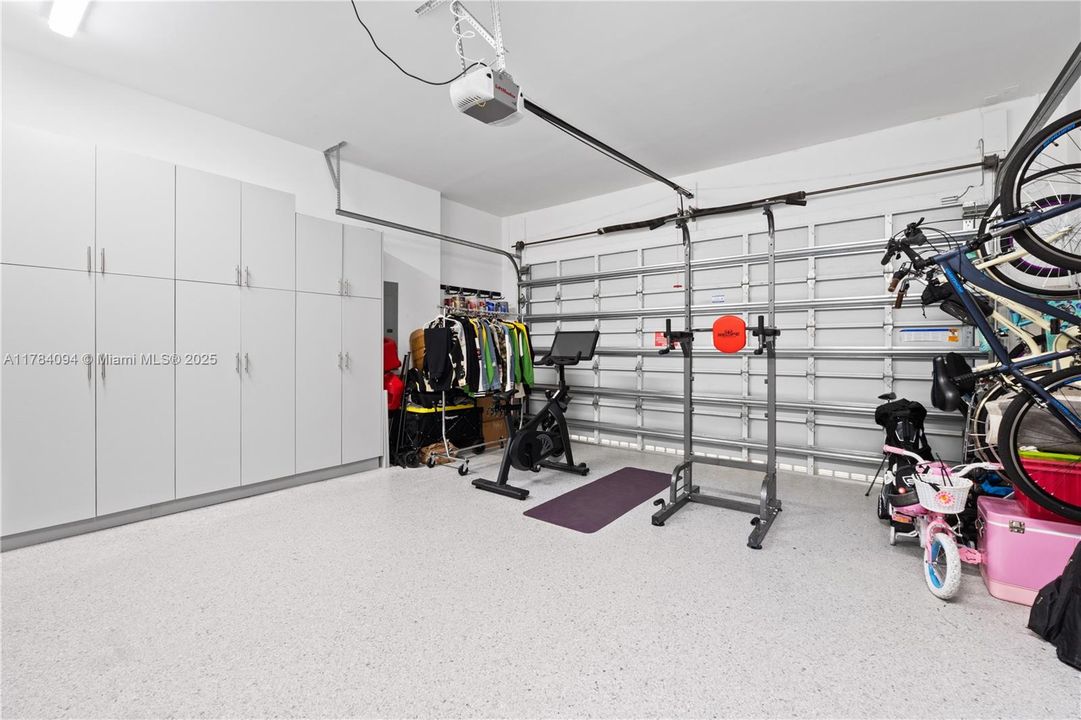 Недавно продано: $2,395,000 (5 спален, 5 ванн, 3911 Квадратных фут)