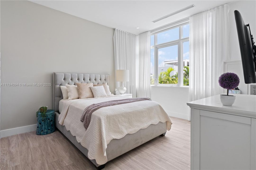 Недавно продано: $2,395,000 (5 спален, 5 ванн, 3911 Квадратных фут)