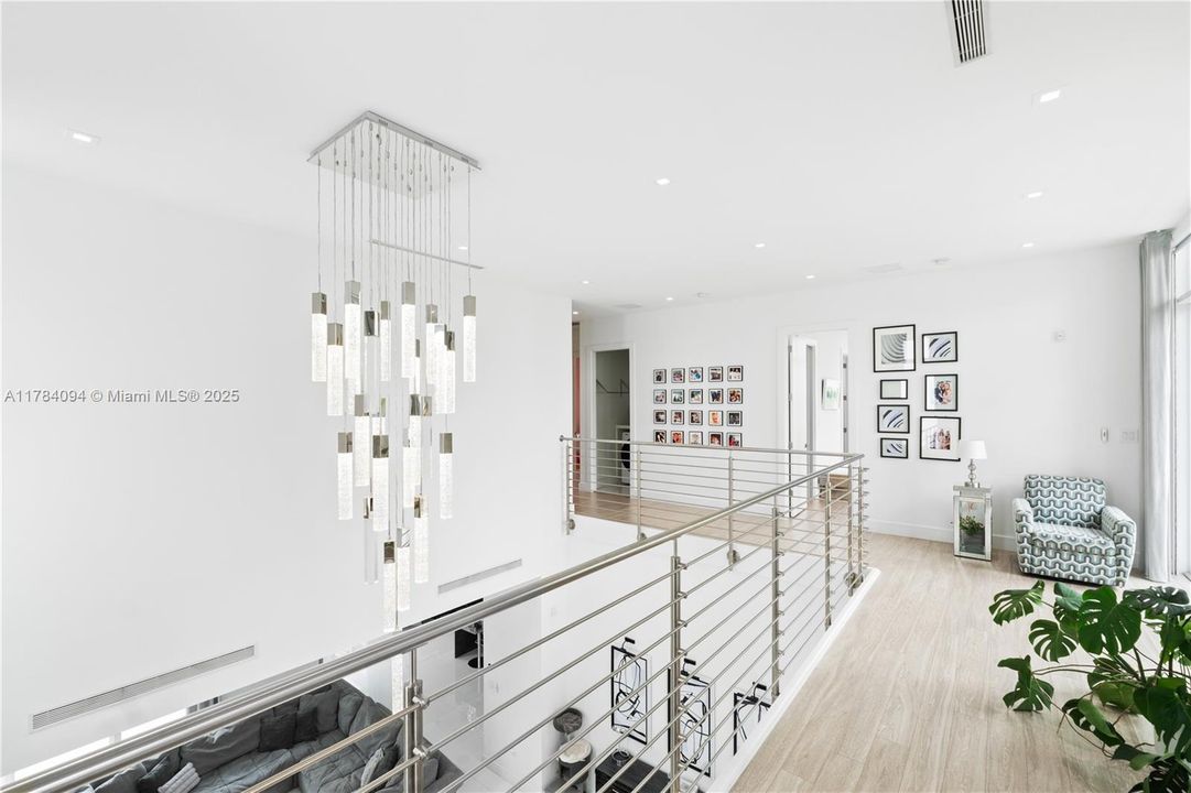 Недавно продано: $2,395,000 (5 спален, 5 ванн, 3911 Квадратных фут)