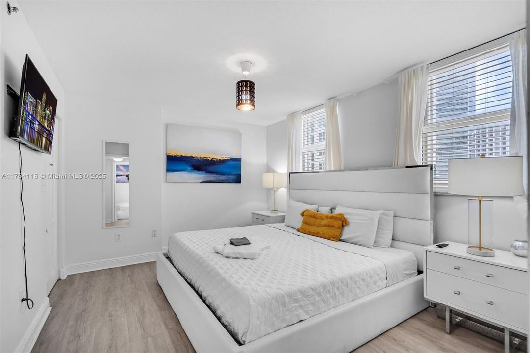 En Venta: $700,000 (2 camas, 2 baños, 1105 Pies cuadrados)