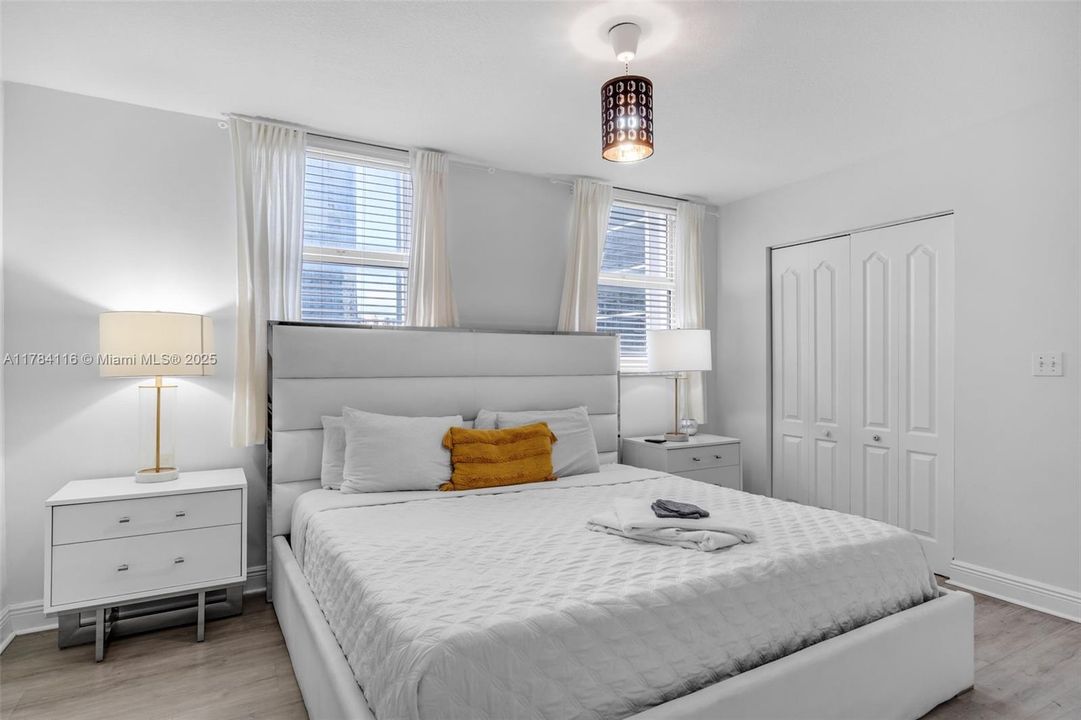 En Venta: $700,000 (2 camas, 2 baños, 1105 Pies cuadrados)